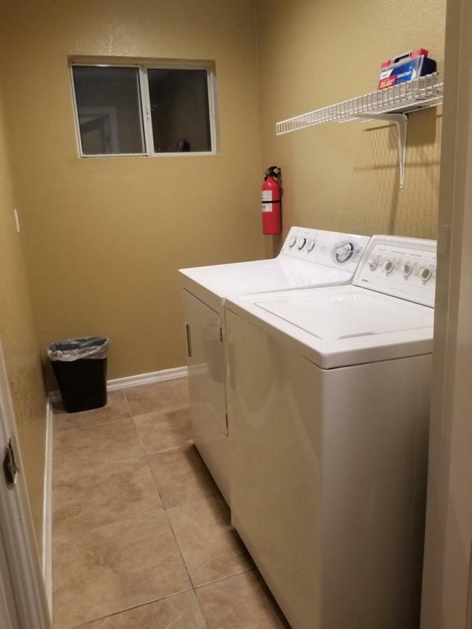 Close To Strip, Very Private, Gated, Huge Floorplan, Wifi, Washer&Dryer Лас-Вегас Экстерьер фото